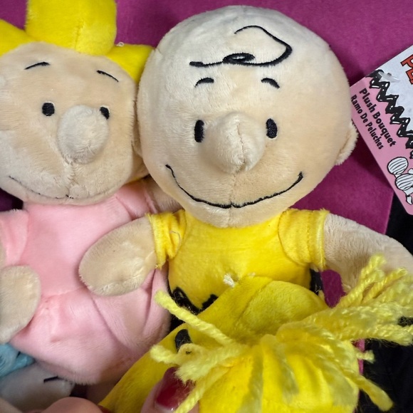 Peanuts Plush Toys Bouquet with Pink Wrap  NEW - Picture 4 of 10
